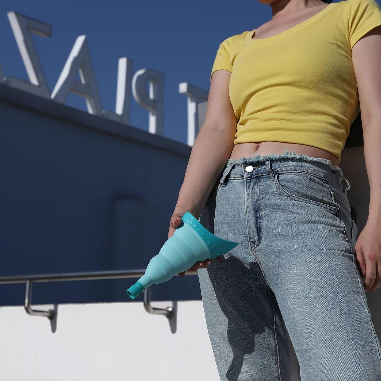 Pee Conch Foldable Female Urinal Device Portable Urinal for Women Pee Funnel For